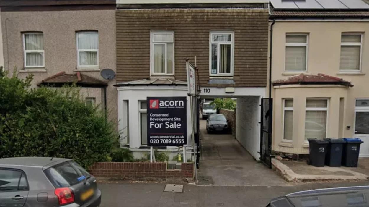 Croydon Machete gang raids armed Cannabis farm