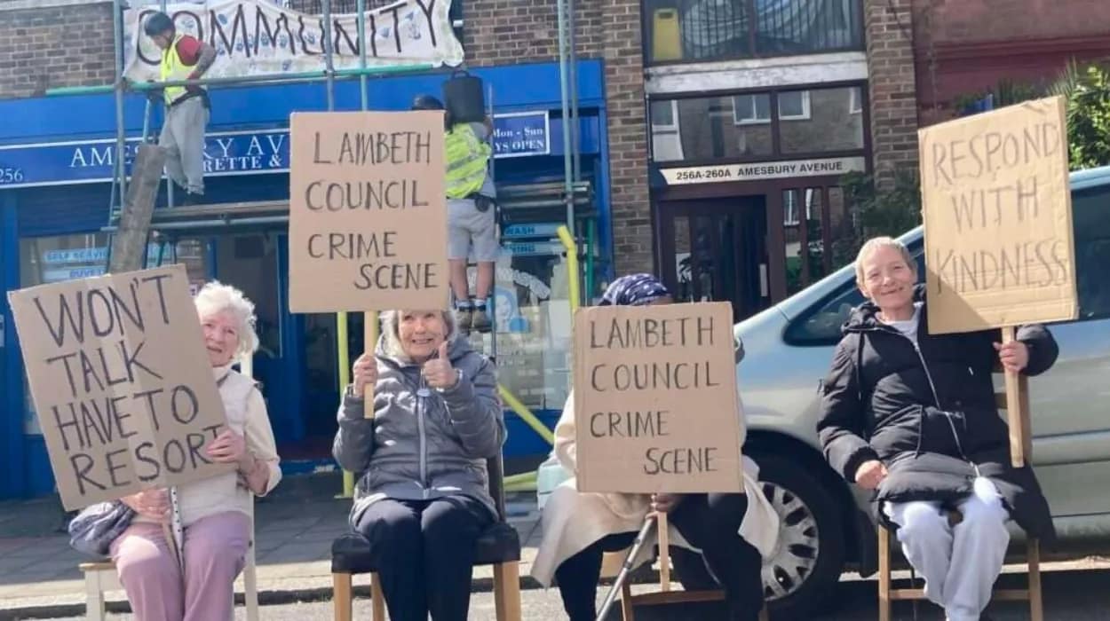 Lambeth residents block street over parking dispute
