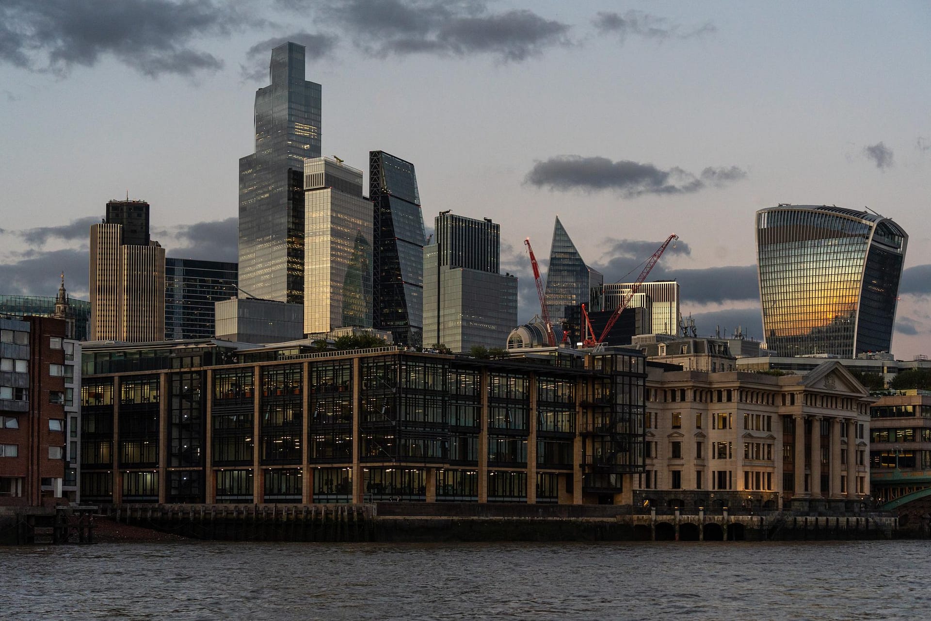 UK Financial Services Market Growth Outlook – London 2026 3 Financial professionals driving innovation in UK financial services market